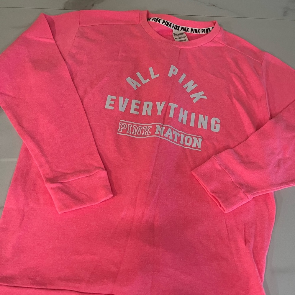Vs pink crewneck size small